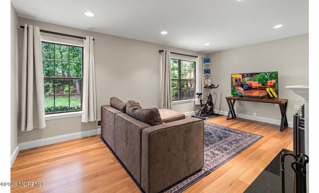 303 Wellington PL, Aberdeen, NJ 07747