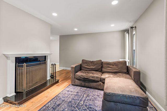 303 Wellington PL, Aberdeen, NJ 07747