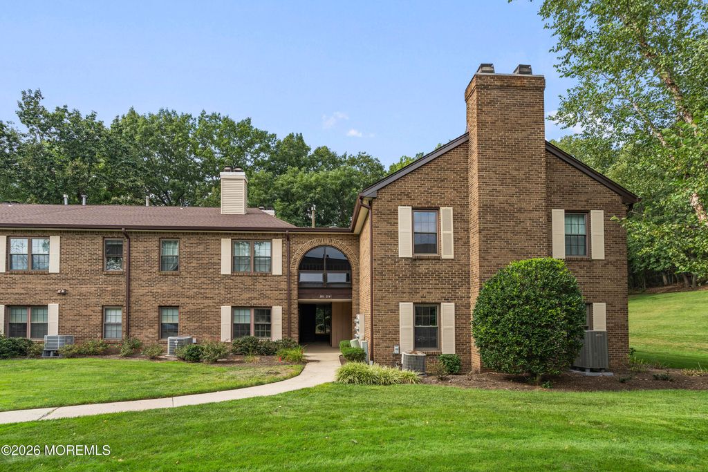 303 Wellington PL, Aberdeen, NJ 07747