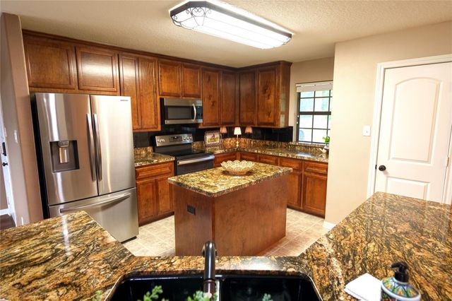 87 Coonville Road, Huntsville, TX 77320