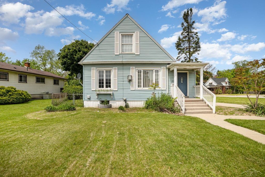 2015 S Washington Street, Saginaw, MI 48601