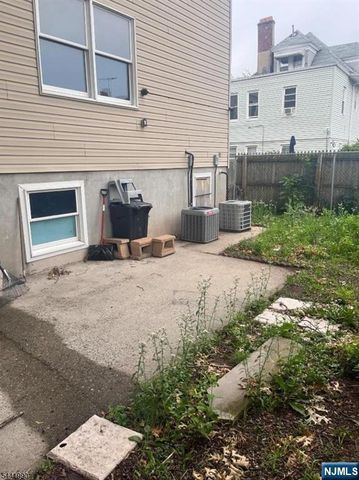 12-14 Cliff Hill Place, Newark, NJ 07106