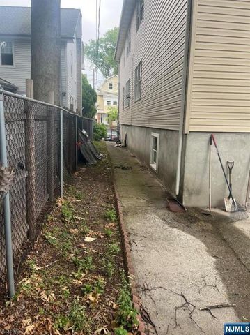 12-14 Cliff Hill Place, Newark, NJ 07106