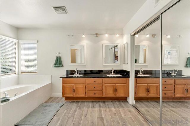 8786 Gracilior Ct, Escondido, CA 92026