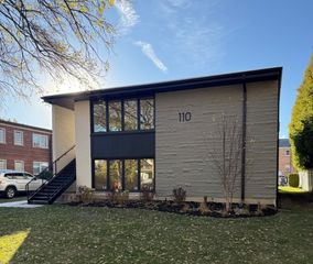 110 N Willow Road 4, Elmhurst, IL 60126