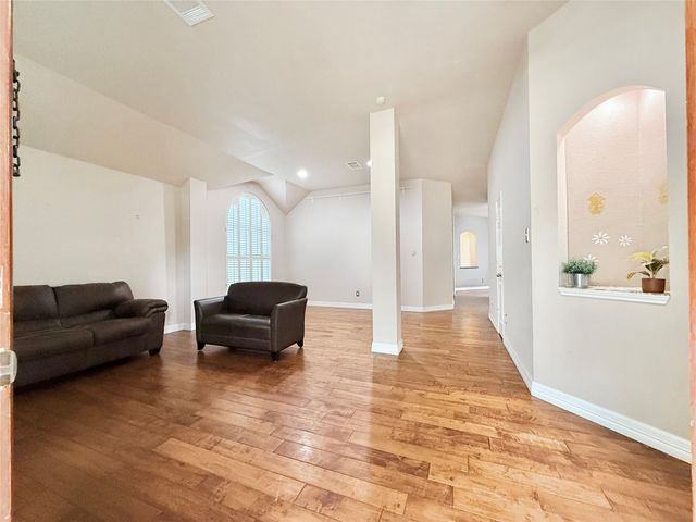 10123 Andre Drive, Irving, TX 75063