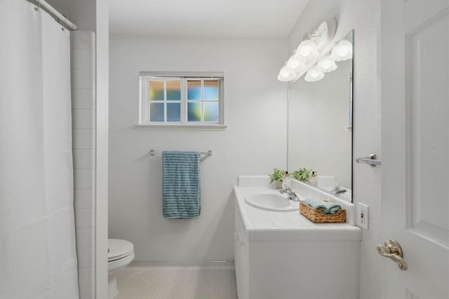 1646 E Morningstar Lane, Fresno, CA 93720
