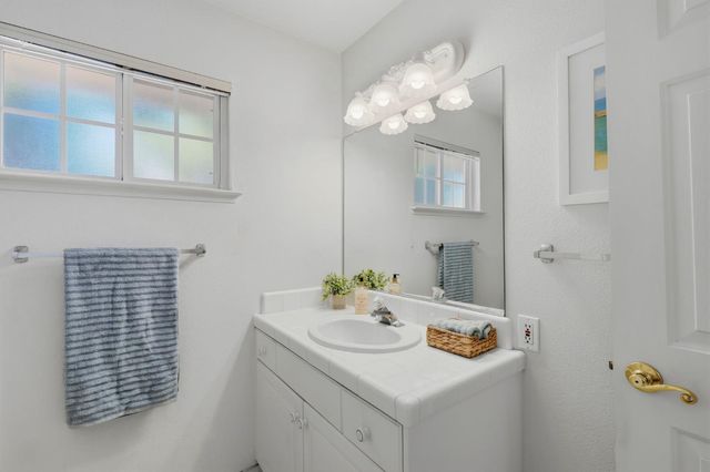 1646 E Morningstar Lane, Fresno, CA 93720
