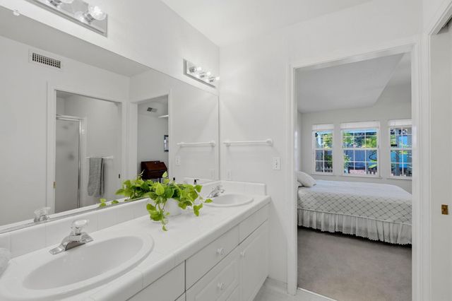 1646 E Morningstar Lane, Fresno, CA 93720