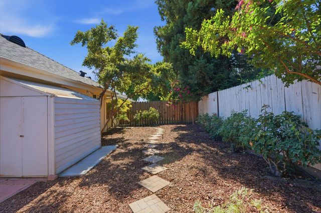 1646 E Morningstar Lane, Fresno, CA 93720
