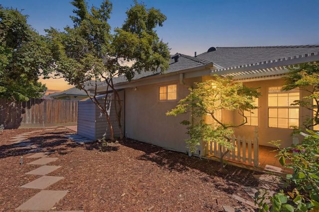 1646 E Morningstar Lane, Fresno, CA 93720