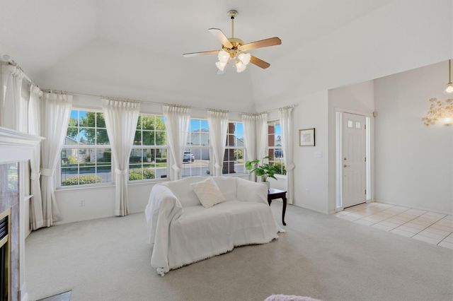 1646 E Morningstar Lane, Fresno, CA 93720
