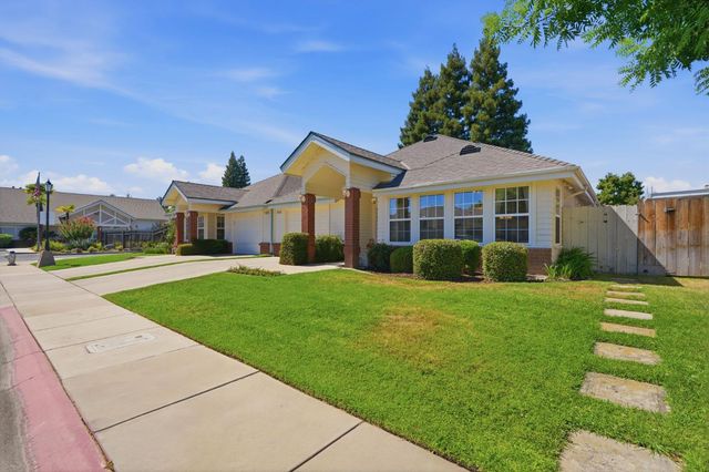 1646 E Morningstar Lane, Fresno, CA 93720