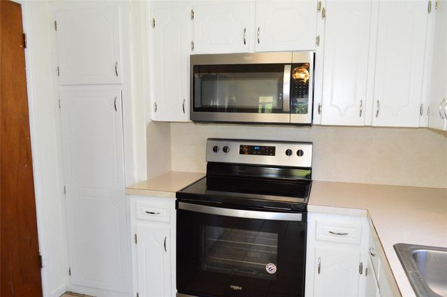1404 Rob LN, Copperas Cove, TX 76522