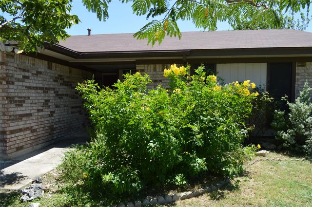 1404 Rob LN, Copperas Cove, TX 76522