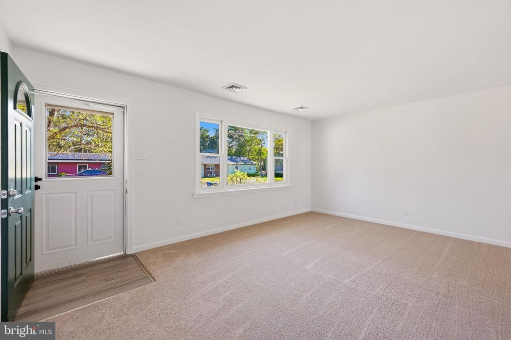 13 WINNEBAGO TRL, BROWNS MILLS, NJ 08015 — photo 4