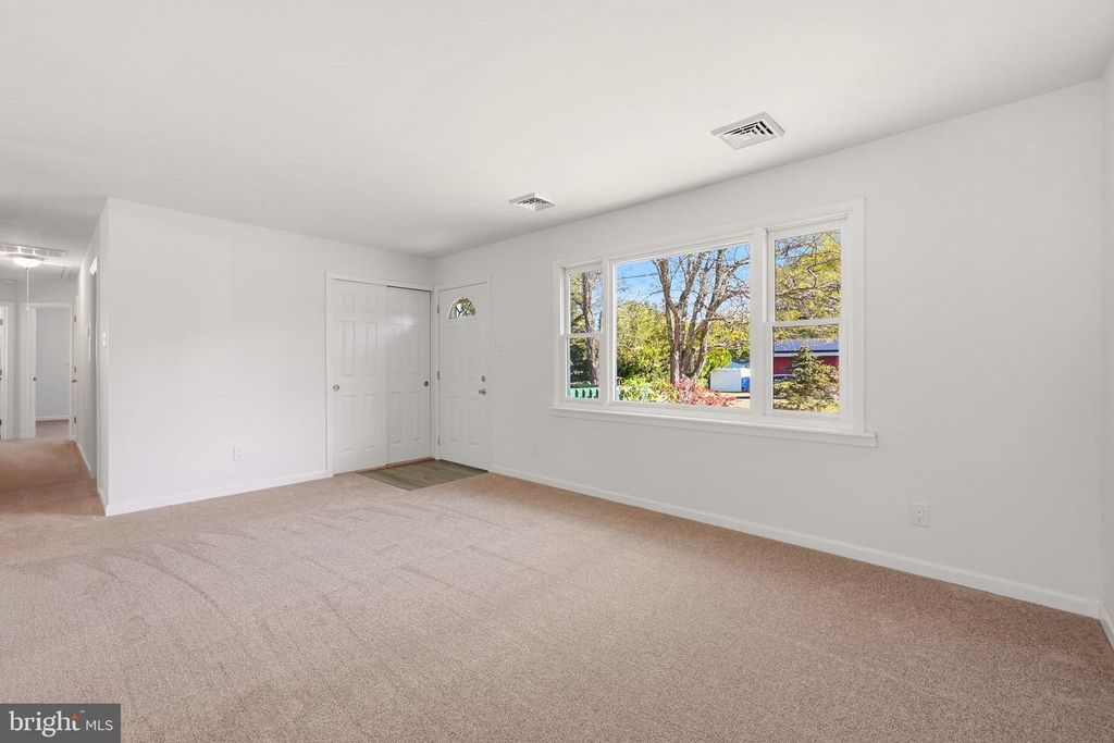13 WINNEBAGO TRL, BROWNS MILLS, NJ 08015 — photo 5