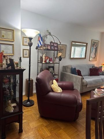 411 E 53rd St Apt 1D, New York City, NY 10022