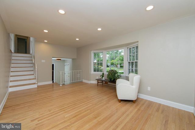 18 LANTERN LN, Cherry Hill, NJ 08002