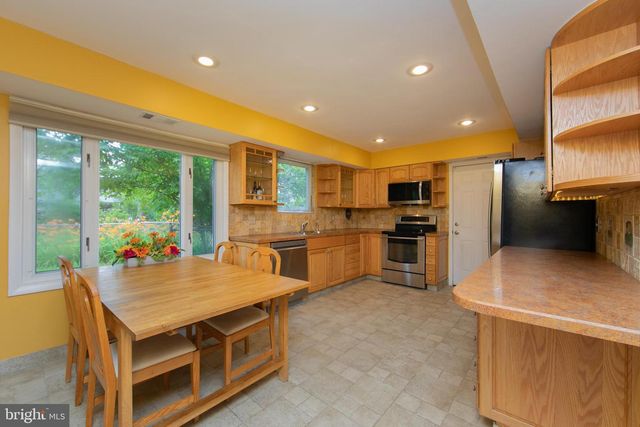 18 LANTERN LN, Cherry Hill, NJ 08002