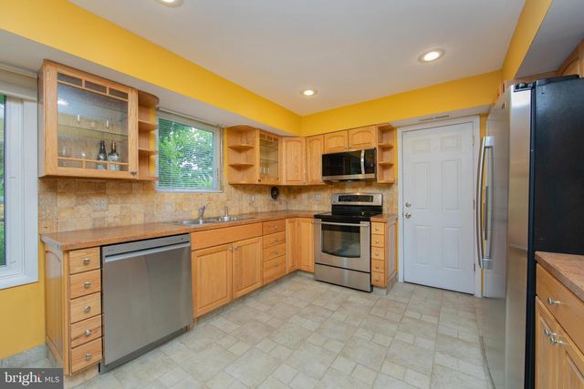 18 LANTERN LN, Cherry Hill, NJ 08002