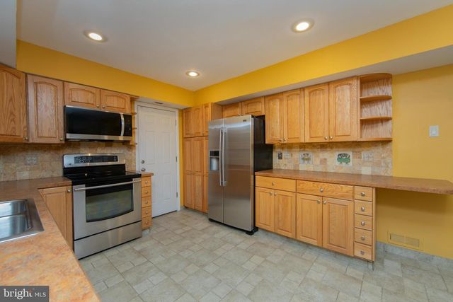 18 LANTERN LN, Cherry Hill, NJ 08002