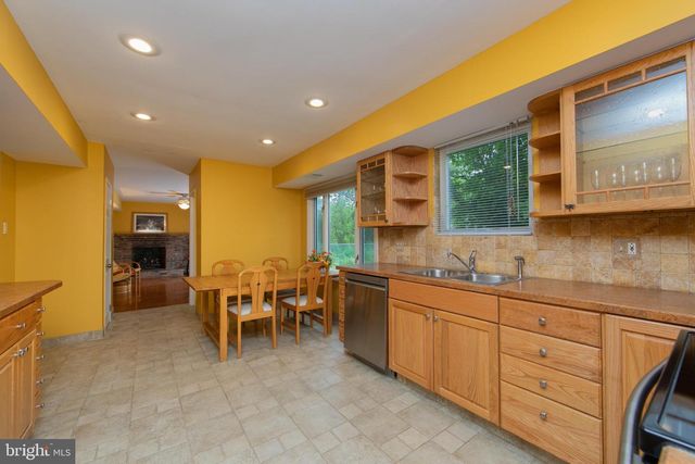 18 LANTERN LN, Cherry Hill, NJ 08002