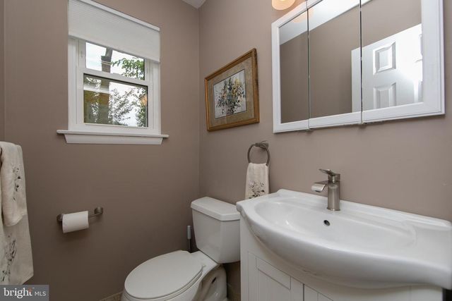 18 LANTERN LN, Cherry Hill, NJ 08002