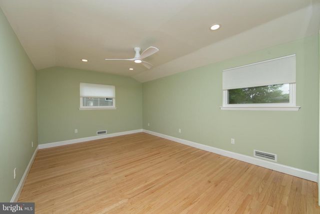 18 LANTERN LN, Cherry Hill, NJ 08002