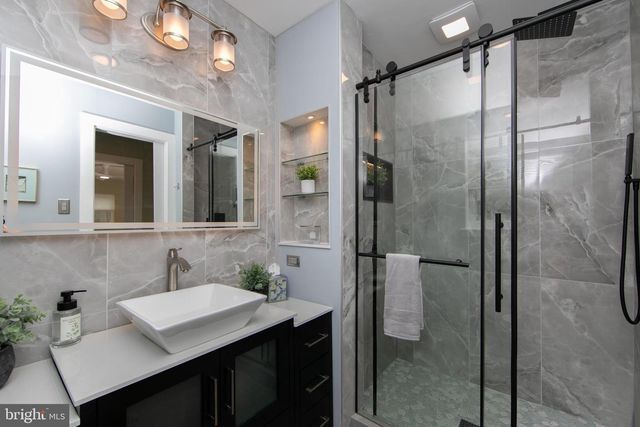 18 LANTERN LN, Cherry Hill, NJ 08002