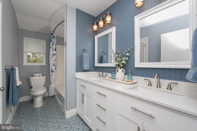 18 LANTERN LN, Cherry Hill, NJ 08002