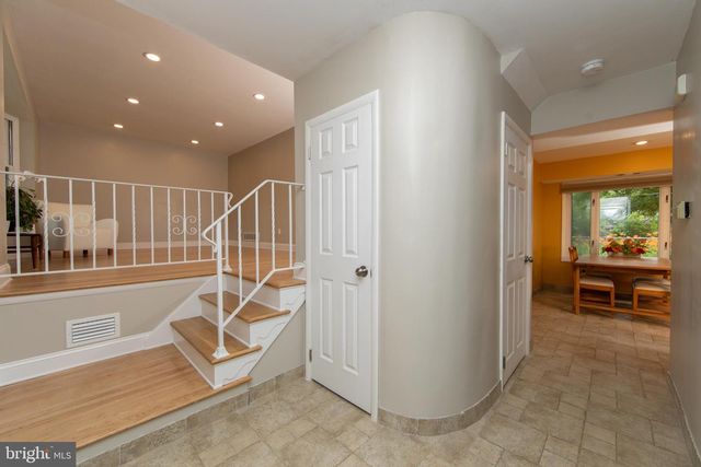 18 LANTERN LN, Cherry Hill, NJ 08002