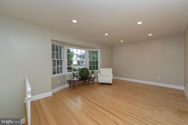 18 LANTERN LN, Cherry Hill, NJ 08002