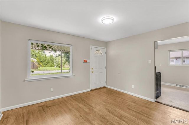 3368 Suncrest Avenue, St Louis, MO 63114