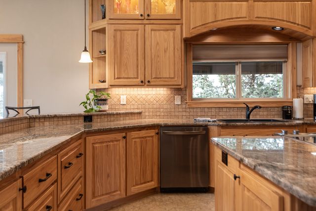 4101 NW 21st Street, Redmond, OR 97756