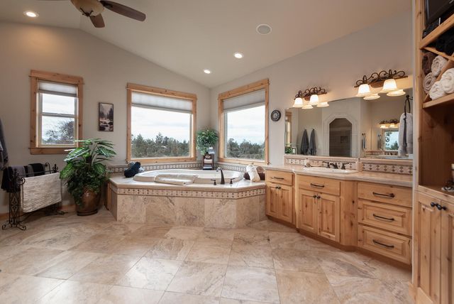 4101 NW 21st Street, Redmond, OR 97756