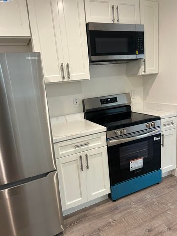 7808 Weld St, Oakland, CA 94621