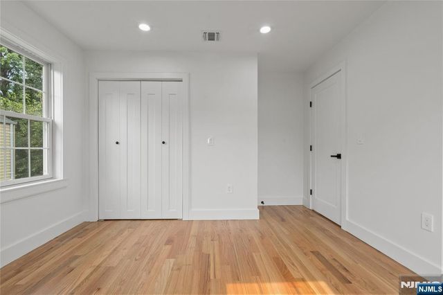 24 Ryder Road, Fair Lawn, NJ 07410