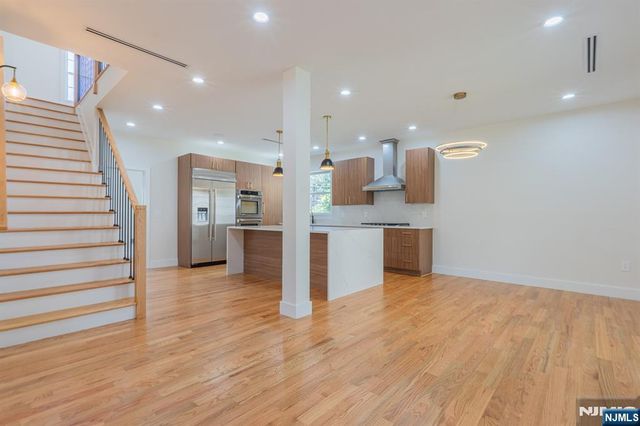 24 Ryder Road, Fair Lawn, NJ 07410