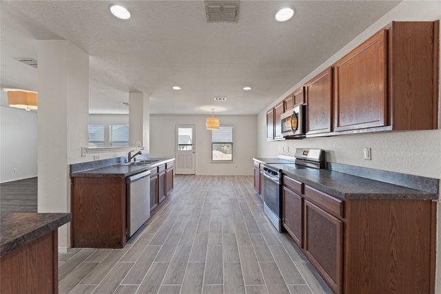 8105 York Beach Place, Arlington, TX 76002