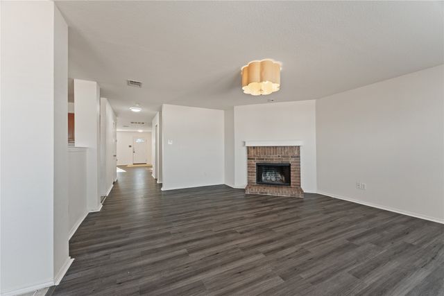 8105 York Beach Place, Arlington, TX 76002