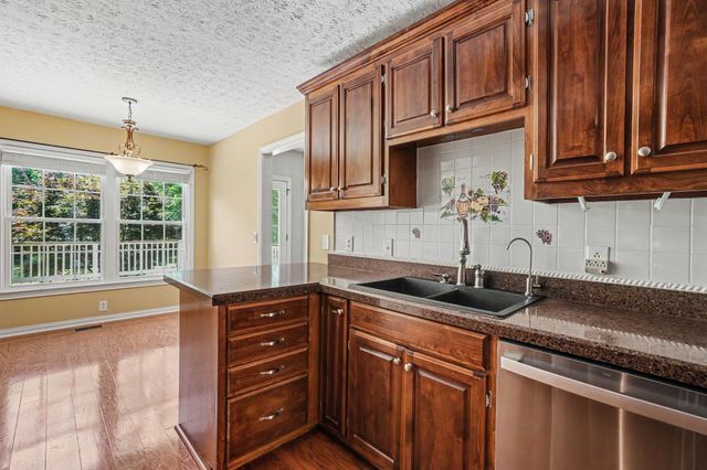 519 Redstone Dr, Gallatin, TN 37066