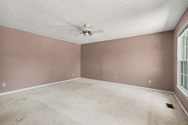 519 Redstone Dr, Gallatin, TN 37066
