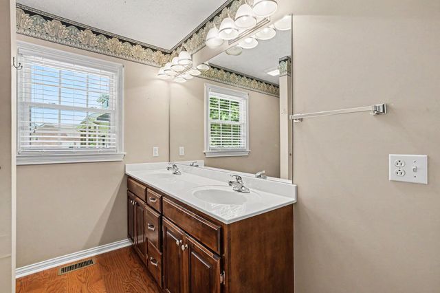 519 Redstone Dr, Gallatin, TN 37066