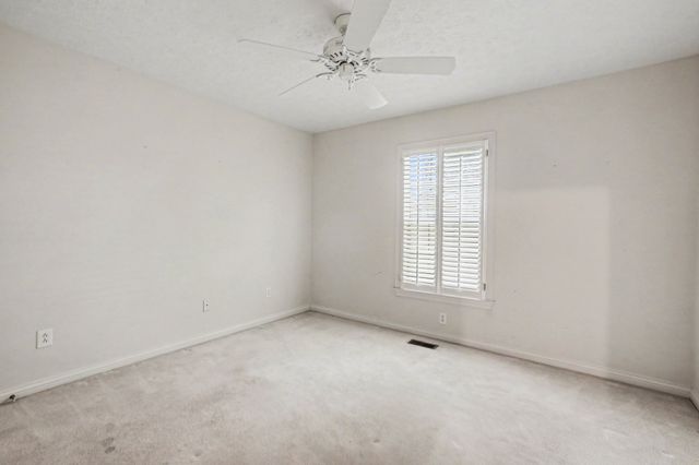 519 Redstone Dr, Gallatin, TN 37066