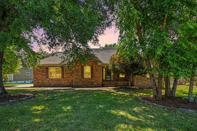 519 Redstone Dr, Gallatin, TN 37066