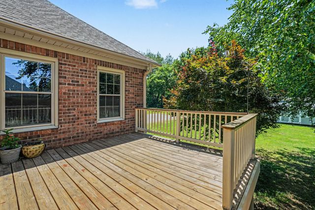 519 Redstone Dr, Gallatin, TN 37066