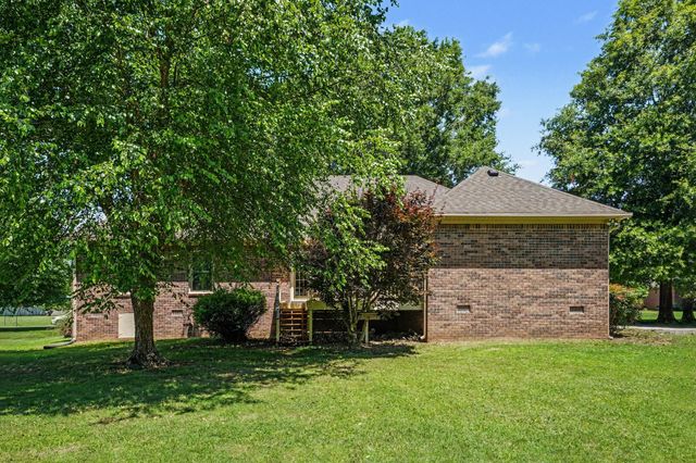 519 Redstone Dr, Gallatin, TN 37066