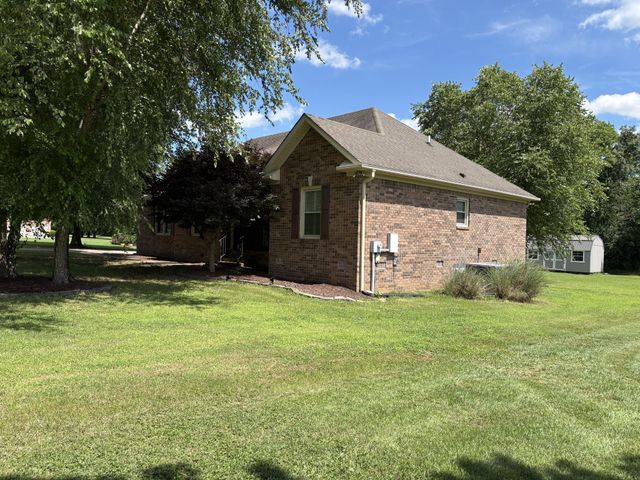 519 Redstone Dr, Gallatin, TN 37066