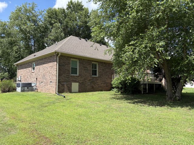 519 Redstone Dr, Gallatin, TN 37066